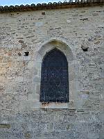 Saint-Julien-Du-Serre, Eglise romane, Fenêtre (1)